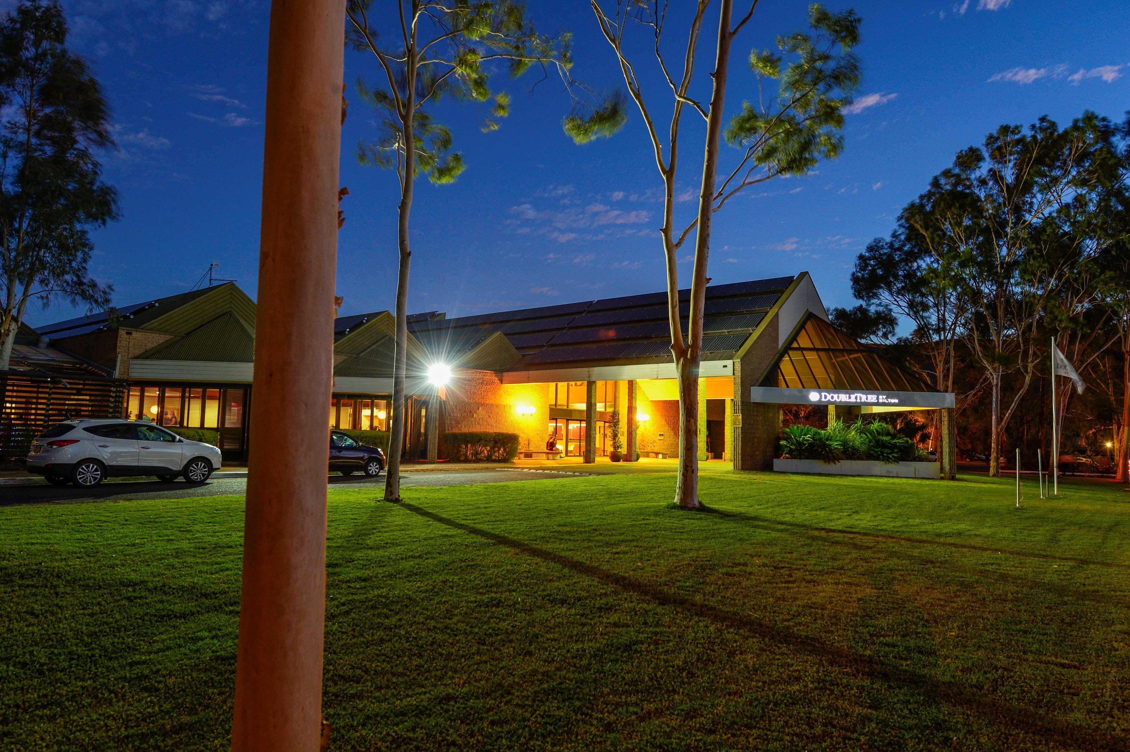 Doubletree By Hilton Alice Springs Hotel Exterior photo